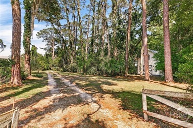 Rare west-facing waterfront coastal retreat offers the perfect - photo 2