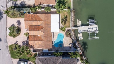 Welcome to this amazing waterfront home featuring 3 bedrooms, 2 - photo 5