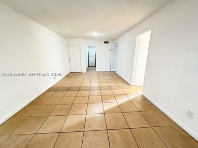 Very nice 2 bedroom/2 bathroom first floor corner unit tile - photo 6