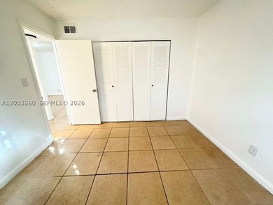 Very nice 2 bedroom/2 bathroom first floor corner unit tile - photo 7