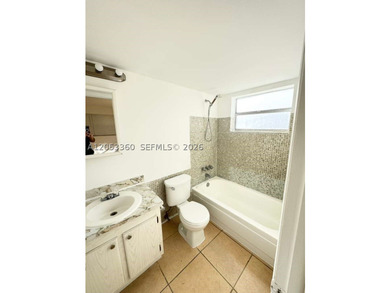 Very nice 2 bedroom/2 bathroom first floor corner unit tile - photo 10
