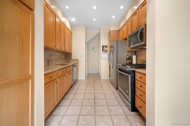 Charming Tudor-Style Colonial Located In Prestigious Great Neck - photo 12