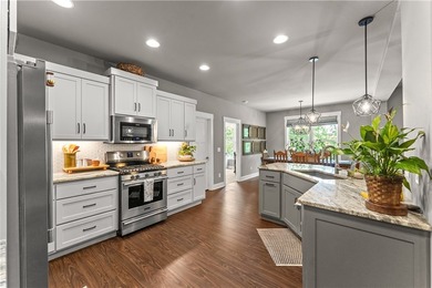 You don't want to miss this beautiful custom-built 3-bedroom - photo 13