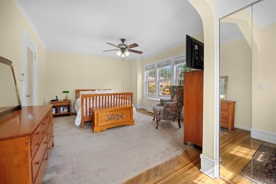 Charming Tudor-Style Colonial Located In Prestigious Great Neck - photo 16