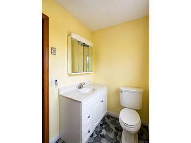 Spacious, 5 bedroom, 2 bath colonial in the Newport Beach - photo 17