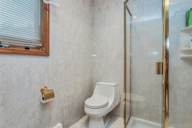 WELCOME TO THIS MAGNIFICENT HOME DESIGNED WITH ELEGANCE, COMFORT - photo 21
