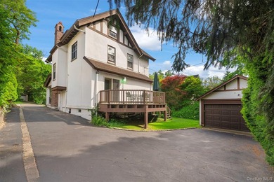 Charming Tudor-Style Colonial Located In Prestigious Great Neck - photo 25