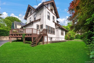 Charming Tudor-Style Colonial Located In Prestigious Great Neck - photo 26