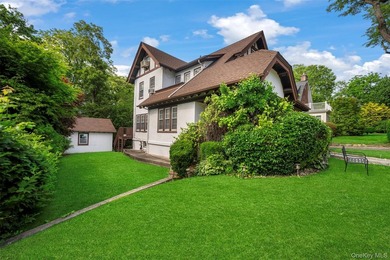 Charming Tudor-Style Colonial Located In Prestigious Great Neck - photo 27