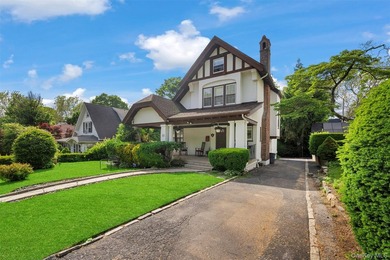 Charming Tudor-Style Colonial Located In Prestigious Great Neck - photo 28