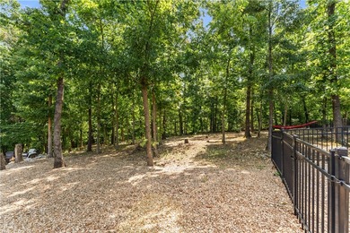 You don't want to miss this beautiful custom-built 3-bedroom - photo 33