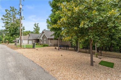 You don't want to miss this beautiful custom-built 3-bedroom - photo 36