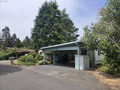 Updated 2BD 1BA home with bonus room and workshop/storage space - photo 2