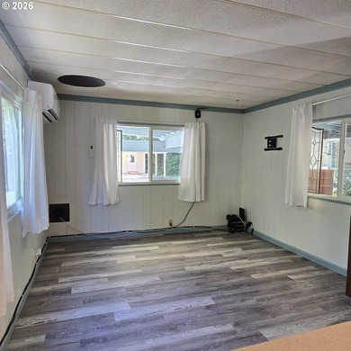 Updated 2BD 1BA home with bonus room and workshop/storage space - photo 3