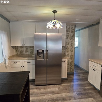 Updated 2BD 1BA home with bonus room and workshop/storage space - photo 6
