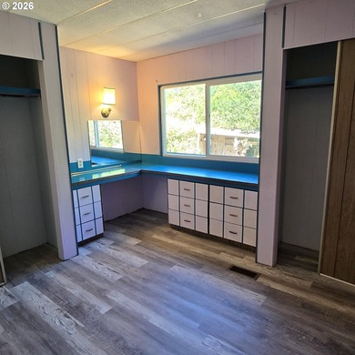Updated 2BD 1BA home with bonus room and workshop/storage space - photo 10