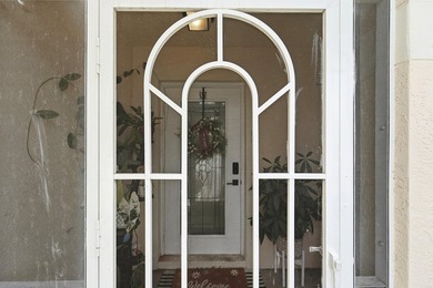 Gorgeous 3br, 2.5 bath, 1 car gar. renovated townhome in the - photo 2