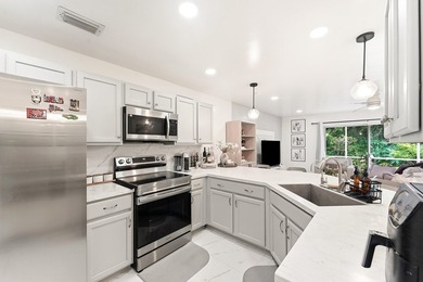 Gorgeous 3br, 2.5 bath, 1 car gar. renovated townhome in the - photo 4