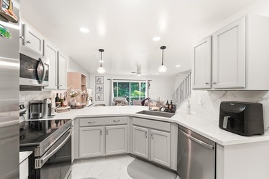 Gorgeous 3br, 2.5 bath, 1 car gar. renovated townhome in the - photo 5