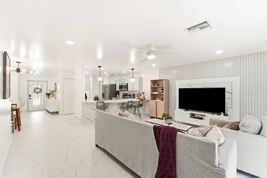 Gorgeous 3br, 2.5 bath, 1 car gar. renovated townhome in the - photo 8