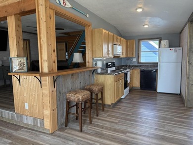 Wake up to sparkling water views and endless lake days at this - photo 14