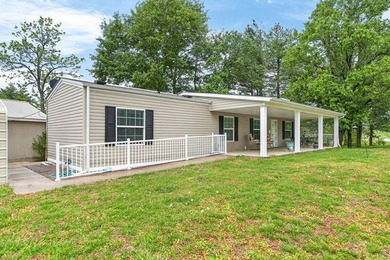 2017 Clayton manufactured home featuring 2BR/1BA, 896 sq ft, on - photo 14