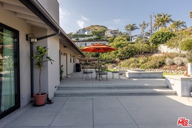 This Malibu Mid Century Ranch home sits on a gorgeous, nearly - photo 18