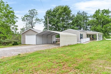 2017 Clayton manufactured home featuring 2BR/1BA, 896 sq ft, on - photo 18