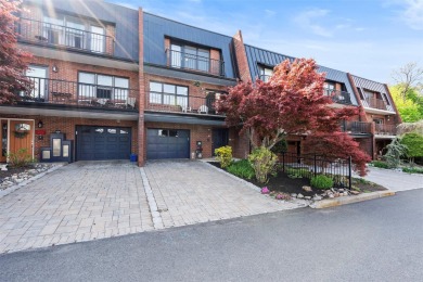 Lake Townhome/Townhouse For Sale in Nyack, New York