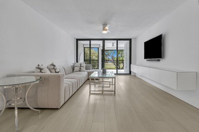 Completely renovated and professionally designed 2-bedroom, 2 - photo 2