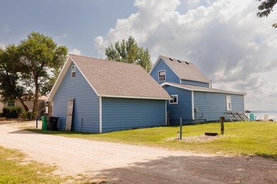 Wake up to sparkling water views and endless lake days at this - photo 38
