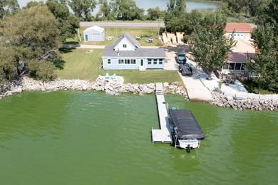 Wake up to sparkling water views and endless lake days at this - photo 39