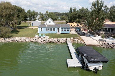 Wake up to sparkling water views and endless lake days at this - photo 40