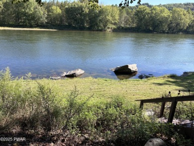 Lake Home For Sale in Damascus, Pennsylvania