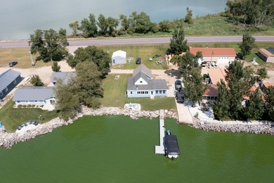 Wake up to sparkling water views and endless lake days at this - photo 42