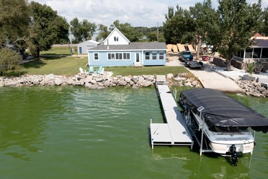 Wake up to sparkling water views and endless lake days at this - photo 44