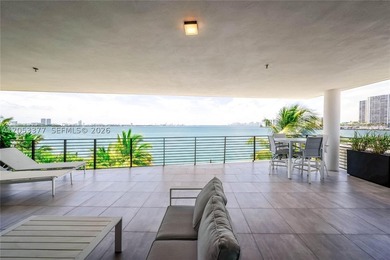 Welcome to one of Miami beach's most exclusive waterfront - photo 1