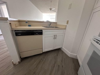 Welcome to paradise in West Palm Beach! This charming 1 bed, 1 - photo 7