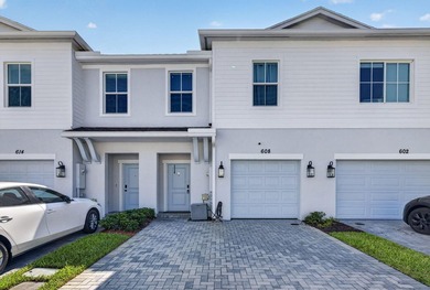 Built in 2023, this beautifully maintained 3-bedroom, 2 - photo 1