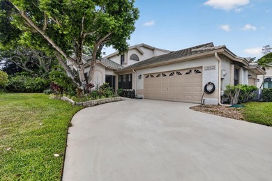 Welcome to this charming 3-bedroom, 2.5-bathroom townhouse - photo 3