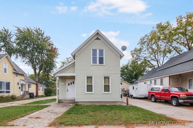 Lake Macatawa Home Sale Pending in Holland Michigan