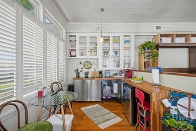 Charming duplex located in Savannah's Landmark Historic District - photo 6