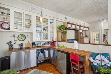 Charming duplex located in Savannah's Landmark Historic District - photo 7