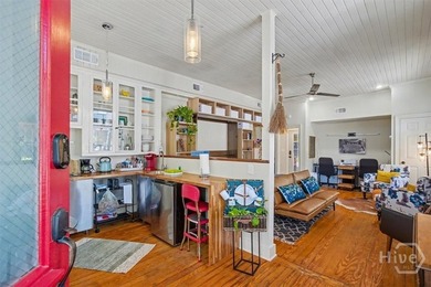 Charming duplex located in Savannah's Landmark Historic District - photo 10