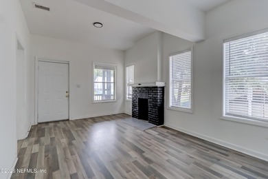 Charming and full of character, this adorable bungalow is ready - photo 5