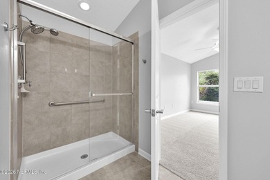Step inside this meticulously maintained 3-bedroom, 2-bathroom - photo 26