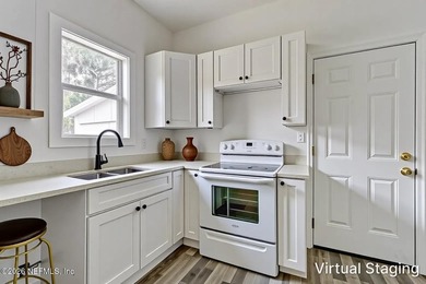 Charming and full of character, this adorable bungalow is ready - photo 9
