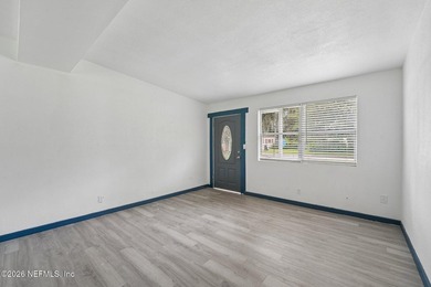 Completely remodeled and move in ready, this 4 bedroom, 2 - photo 3