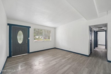 Completely remodeled and move in ready, this 4 bedroom, 2 - photo 5
