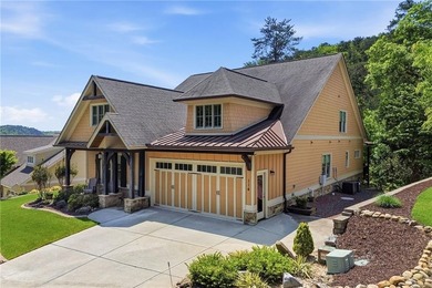 Tucked into the scenic mountains of Lake Arrowhead, this - photo 2